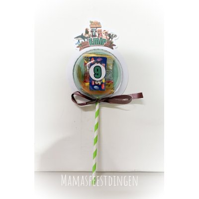 Traktatie bol met snoep. Brainrot 