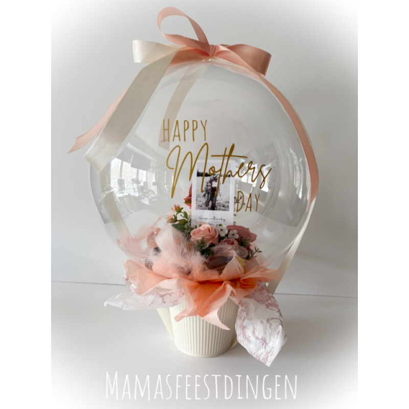Moederdag ballon met bloemen en ferero rocher 