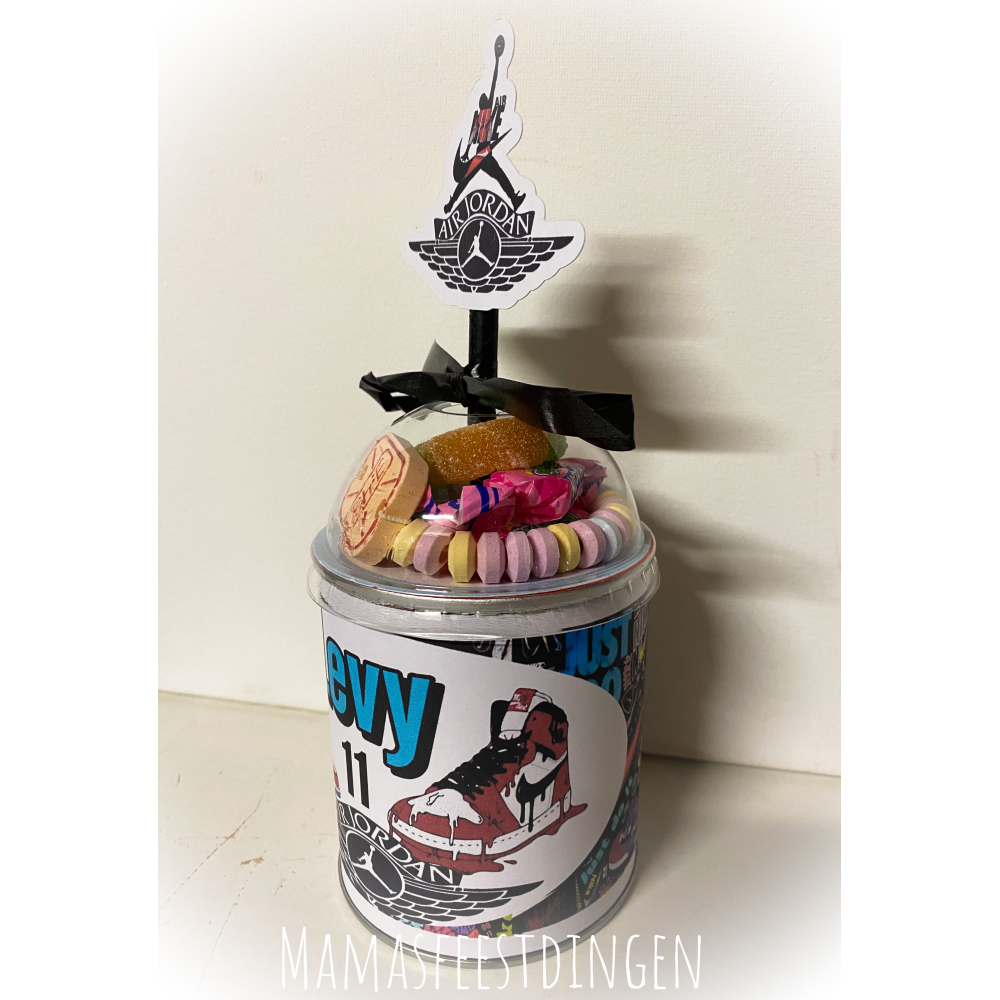 Pringles met snoep deksel Nike Jordan blauw 