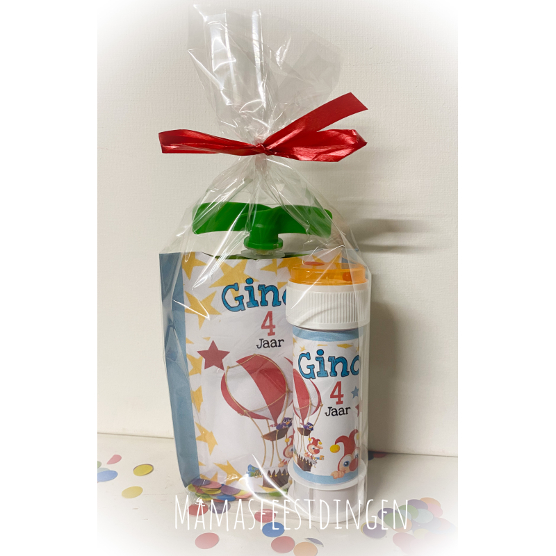 Knijp fruit met bellenblaas jokie & jet 