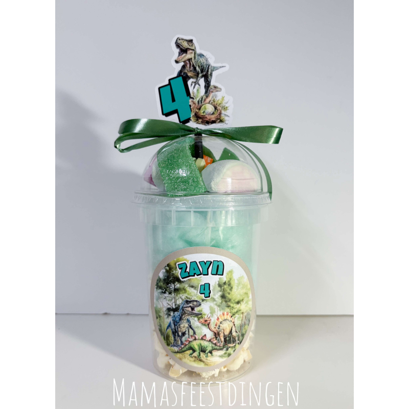Suikerspin , popcorn en snoepjes dino stoer 
