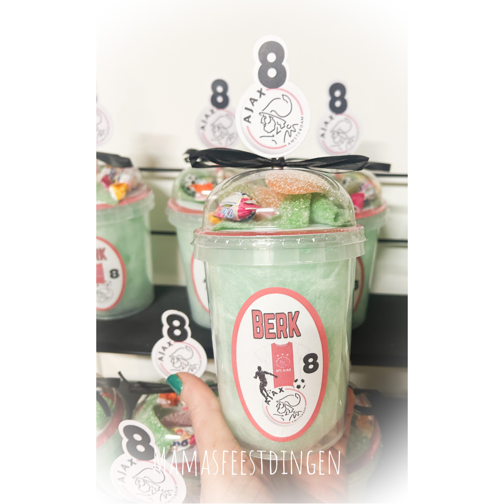 Suikerspin met snoepdeksel voetbal 